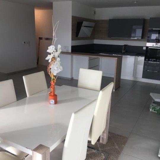  Annonces SAINTJULIENENGENEVOIS : Appartement | THOIRY (01710) | 100 m2 | 2 365 € 