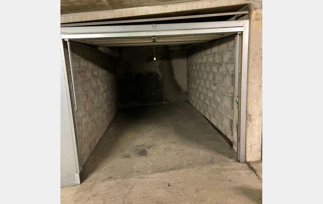 Annonces SAINTJULIENENGENEVOIS : Garage / Parking | SAINT-GENIS-POUILLY (01630) | 13 m2 | 77 € 