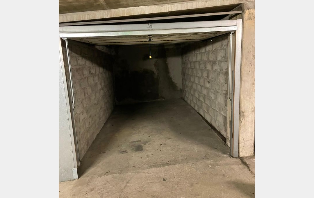 Annonces SAINTJULIENENGENEVOIS : Garage / Parking | SAINT-GENIS-POUILLY (01630) | 13 m2 | 83 € 